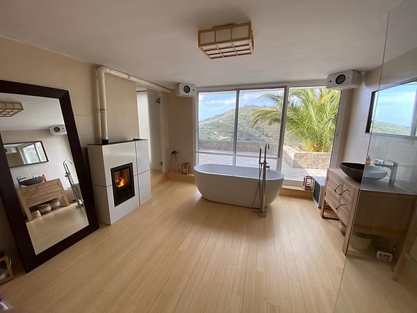 BambooTouch Vertical Caramel Budget