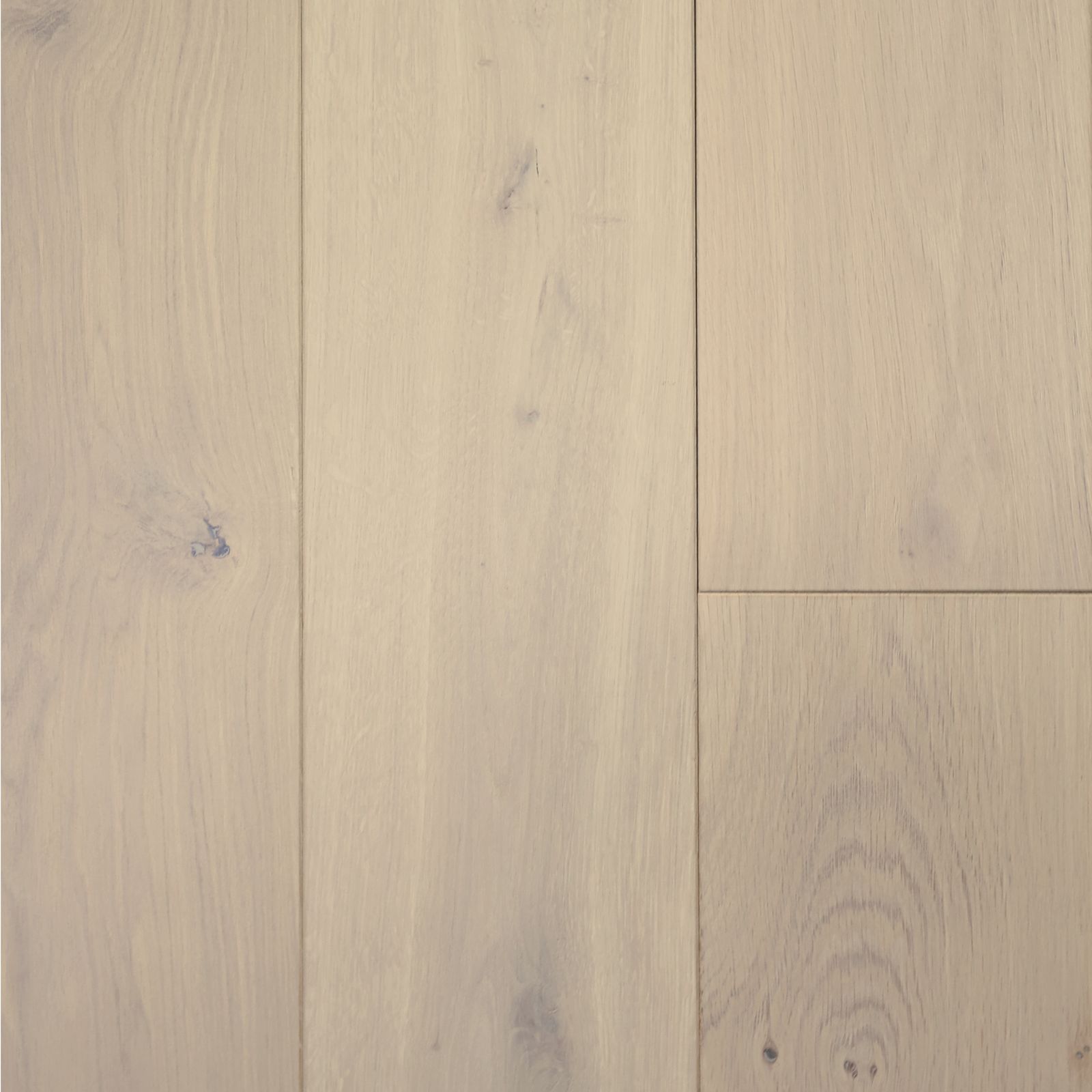 Parquet Naofloor chêne massif verni Bois Brut posé dans un appartement