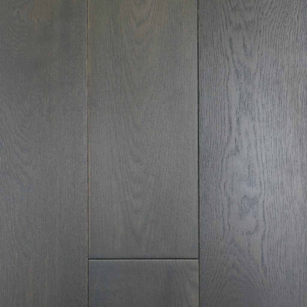 Parquet Naofloor chêne massif huilé Gris Anthracite dans un loft
