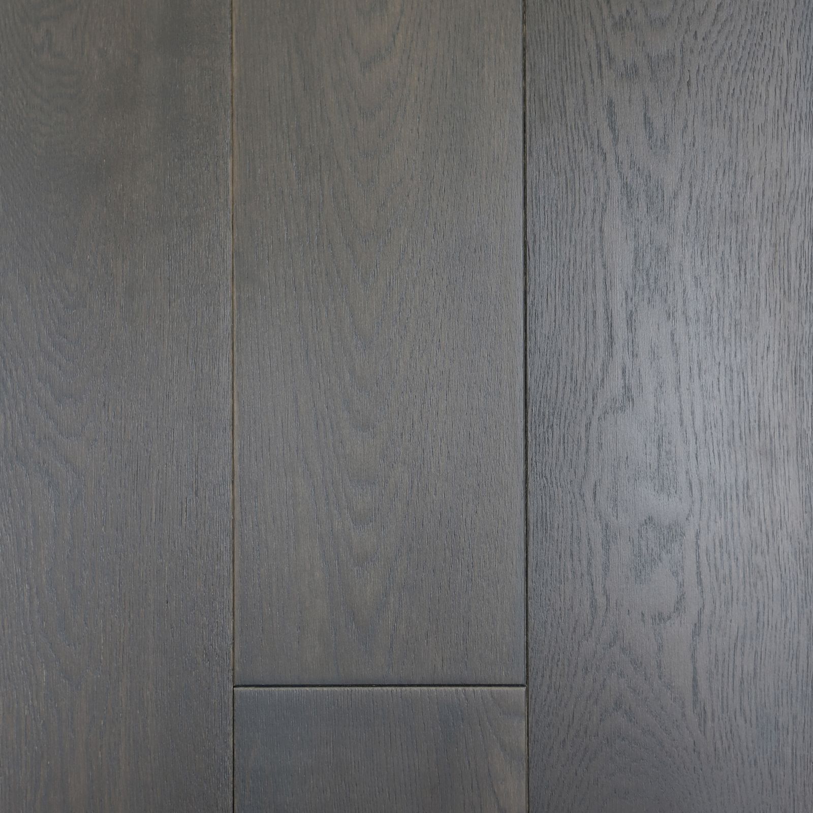 Parquet Naofloor chêne massif huilé Gris Anthracite dans un loft
