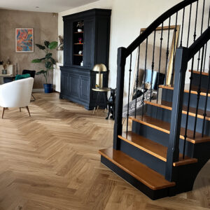 Parquet Design Parquet Primo Porto posé en bâton rompu, chêne brossé teinte marron