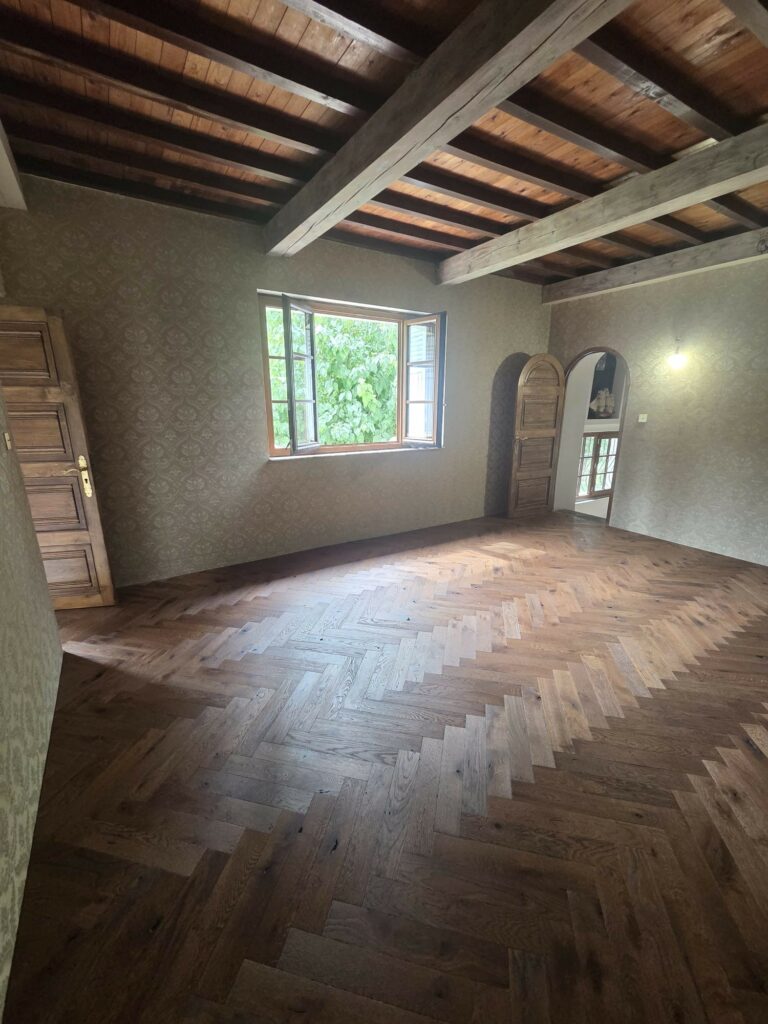 Parquet contrecollé bâton rompu Design Parquet Château huilé vieilli à Entrevaux