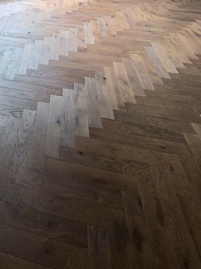Parquet contrecollé bâton rompu Design Parquet Château huilé vieilli à Entrevaux