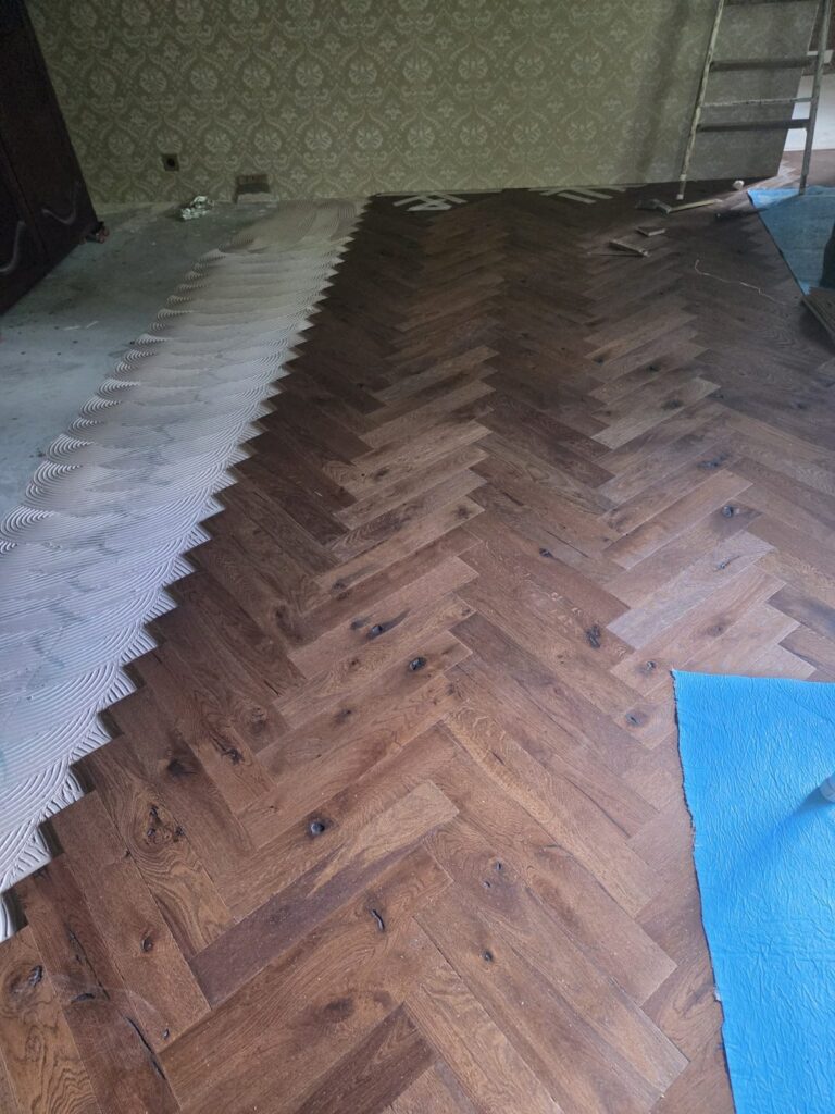 Parquet contrecollé bâton rompu Design Parquet Château huilé vieilli à Entrevaux