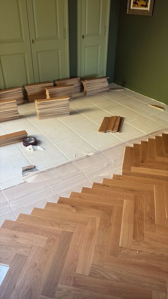 Parquet bâton rompu Design Parquet Village vernis mat à Mouans-Sartoux