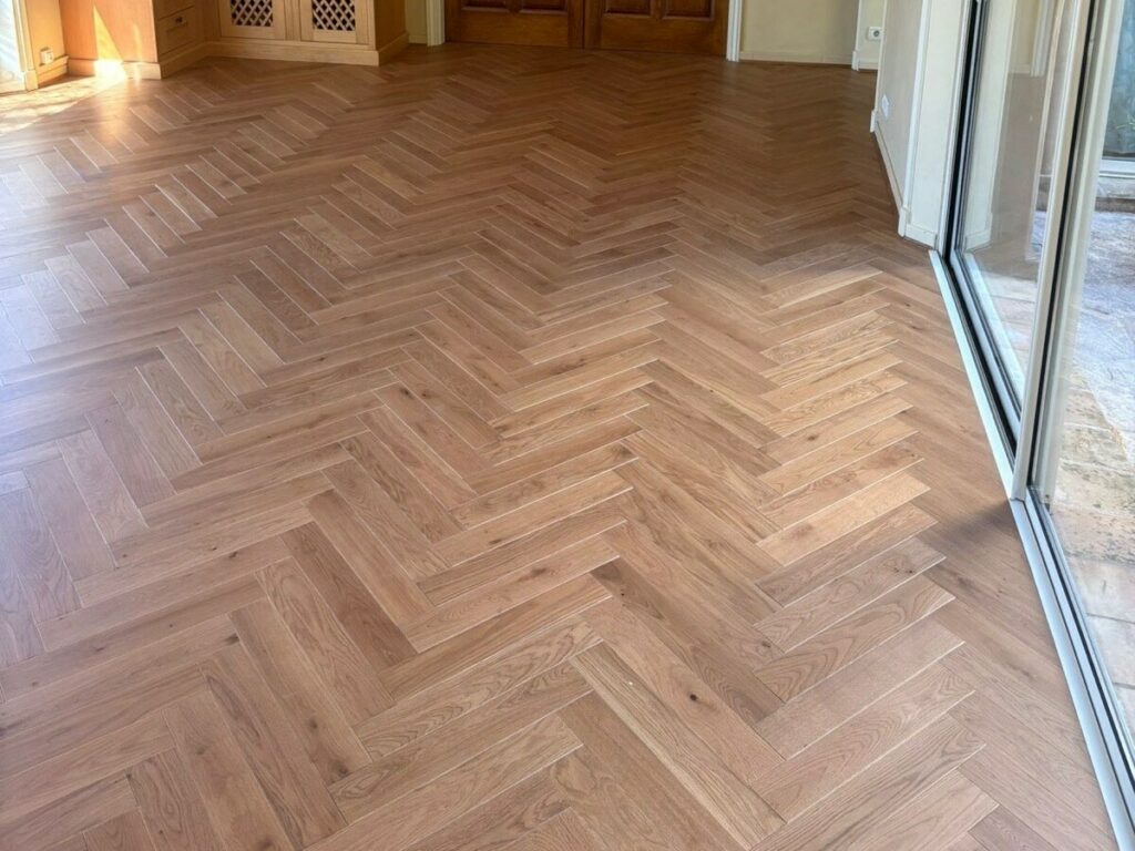 Parquet bâton rompu Design Parquet Village vernis mat à Mouans-Sartoux