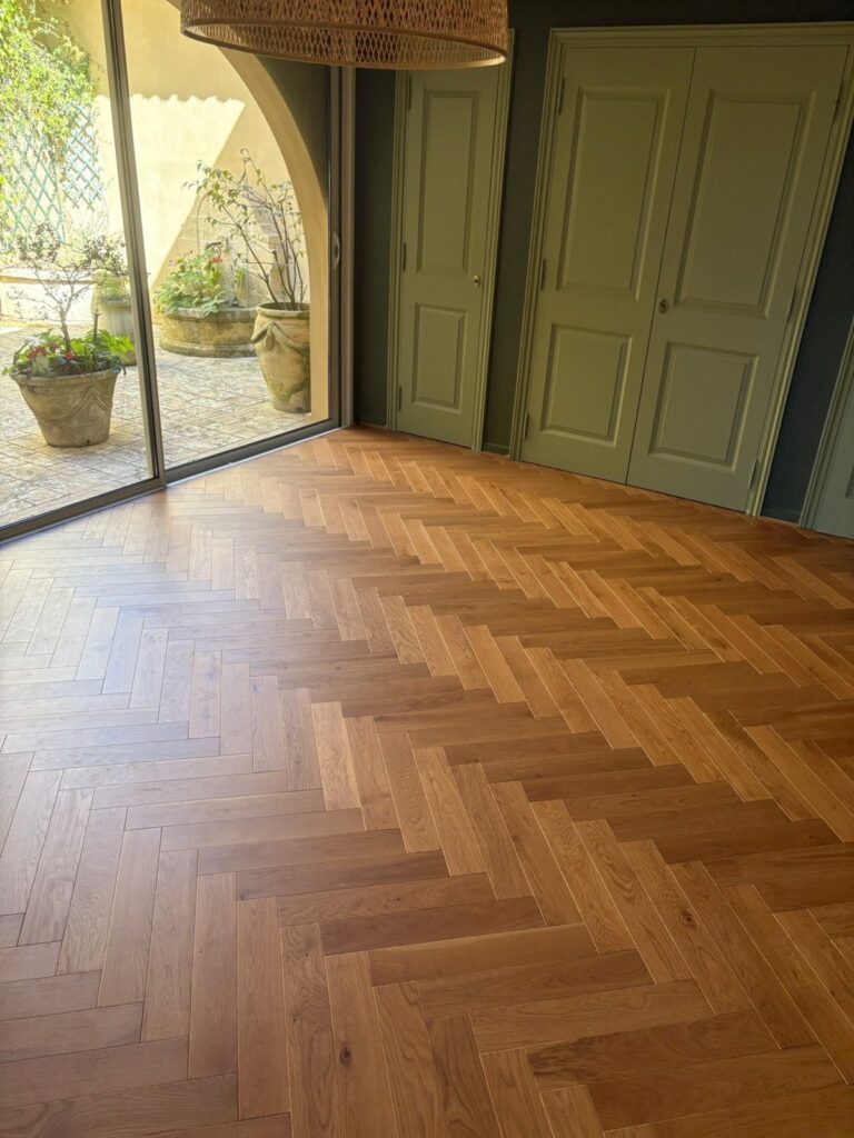 Parquet bâton rompu Design Parquet Village vernis mat à Mouans-Sartoux