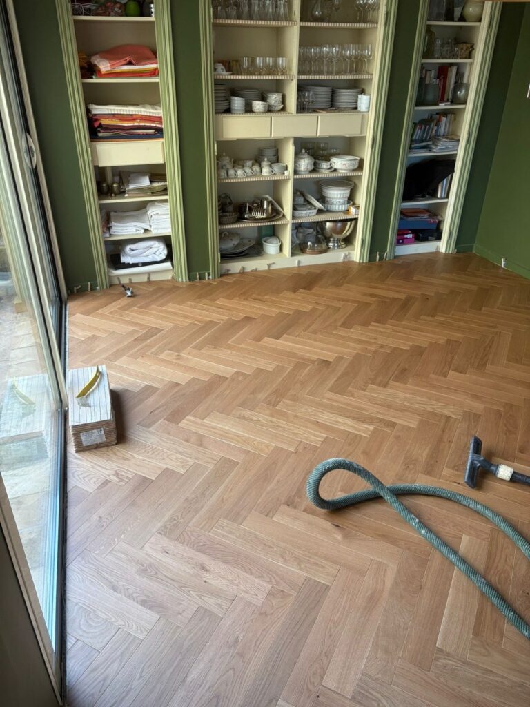 Parquet bâton rompu Design Parquet Village vernis mat à Mouans-Sartoux