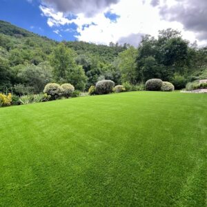 Gazon synthétique Lully fibres 40 mm posé à Tourrettes-sur-Loup
