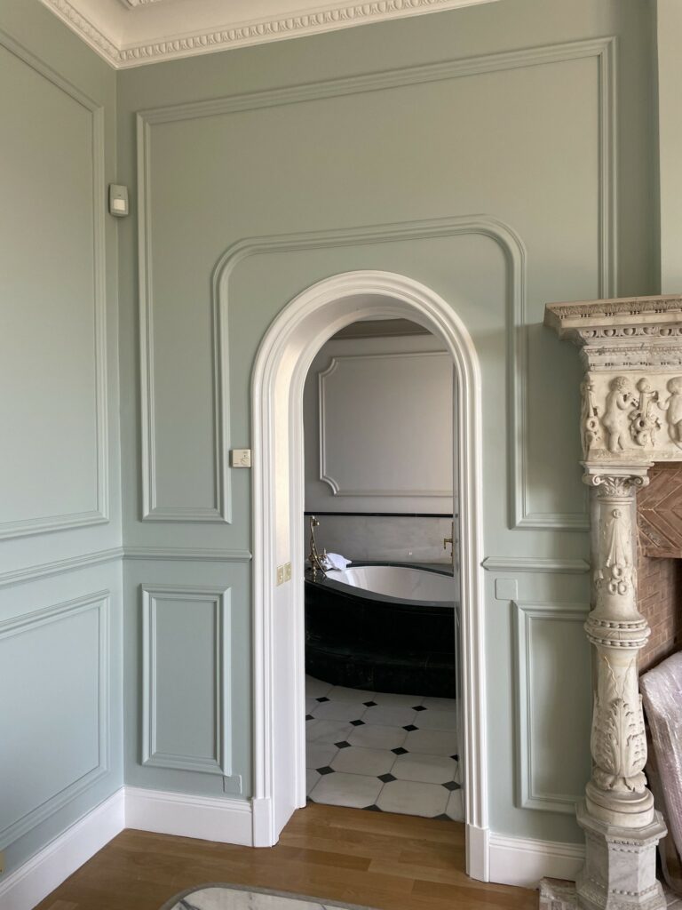 Moulures et corniches Orac Decor dans un hôtel particulier à Saint-Paul-de-Vence