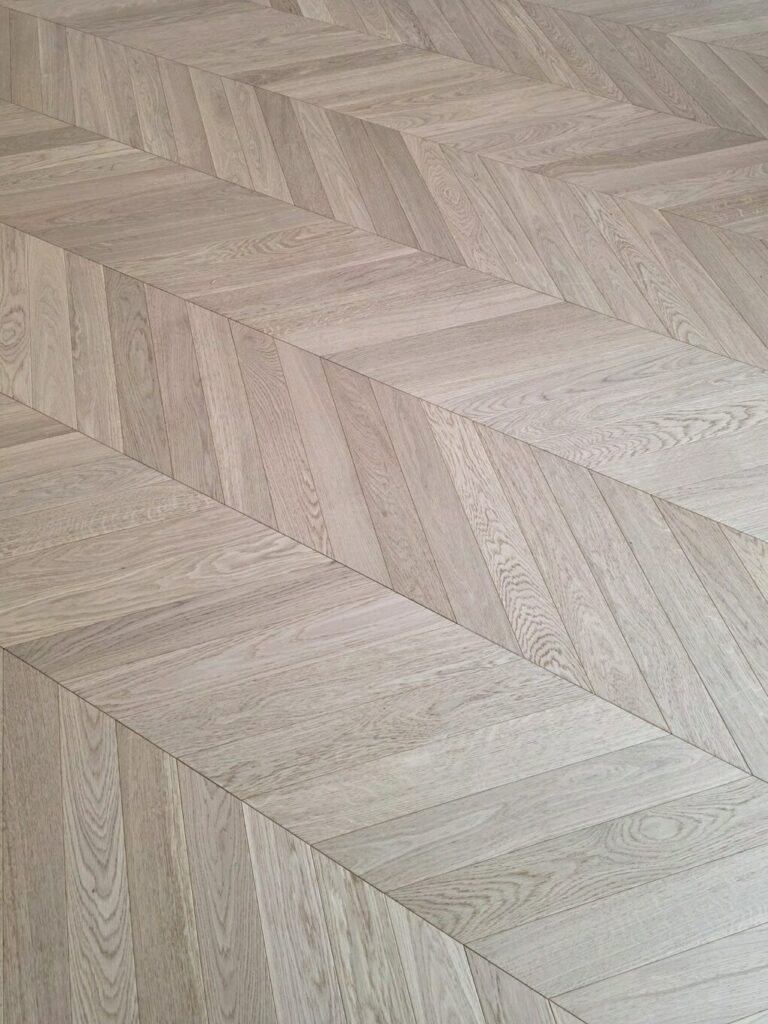 Parquet pointe de Hongrie Design Parquet sur la Croisette à Cannes