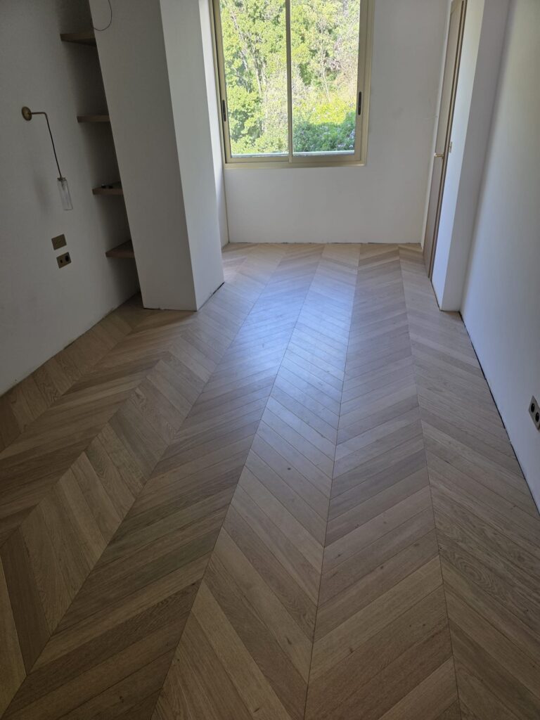 Parquet pointe de Hongrie Design Parquet sur la Croisette à Cannes