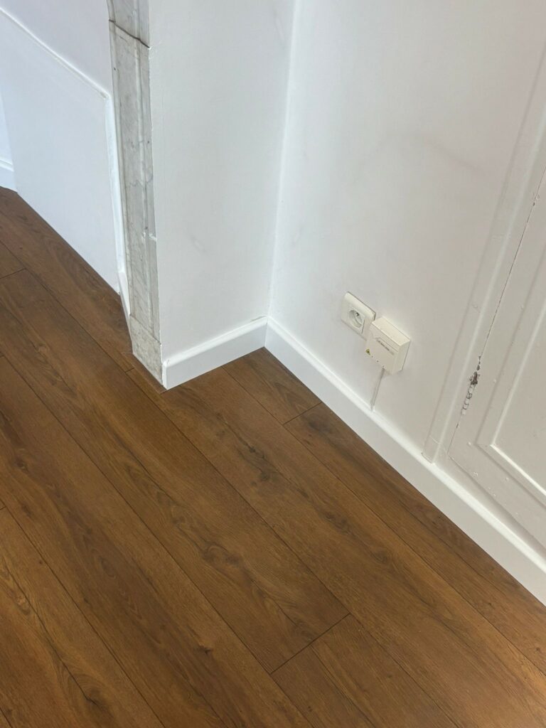 Sol stratifié Quick-Step Classic chêne marron cacao posé au Cannet