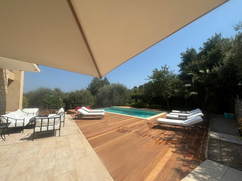 Terrasse en bois exotique cumaru posée à Cagnes-sur-Mer