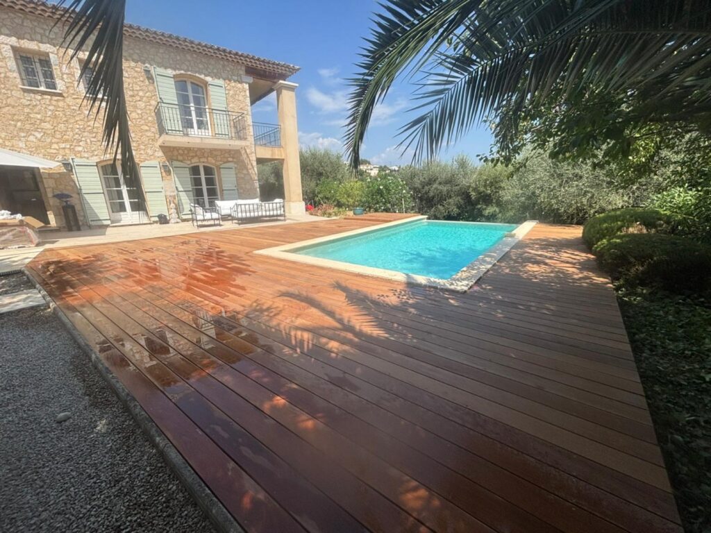 Terrasse en bois exotique cumaru posée à Cagnes-sur-Mer