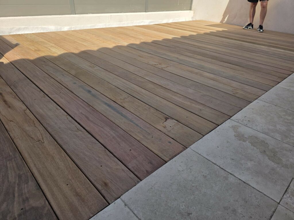 Terrasse en bois exotique cumaru en lames de 3,60 m à Cannes