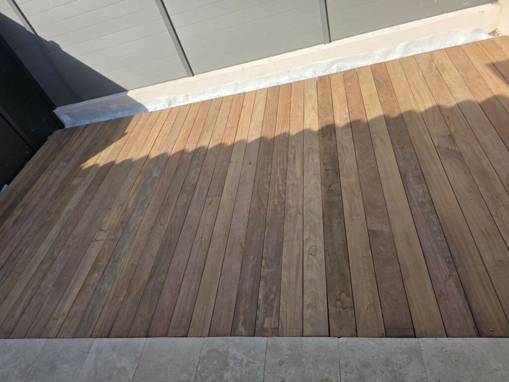 Terrasse en bois exotique cumaru en lames de 3,60 m à Cannes