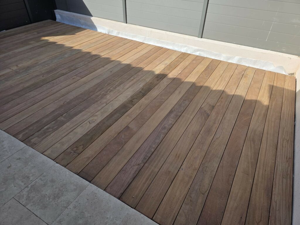 Terrasse en bois exotique cumaru en lames de 3,60 m à Cannes